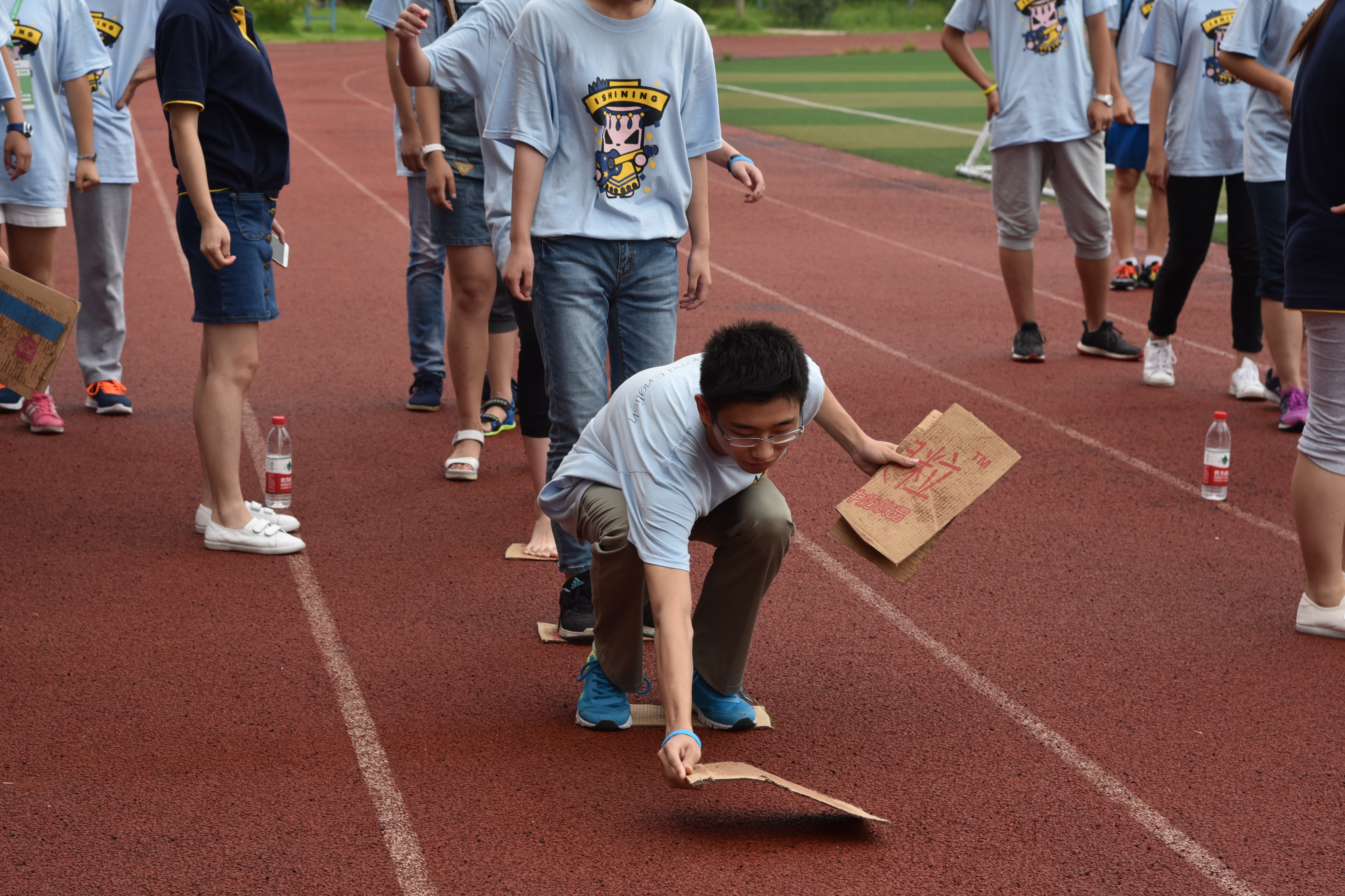 冰球公开赛上演强强对话，岭南貔貅队强势反弹渝州灰熊队，团队配合流畅；全面提速抢占先机的简单介绍-mk娱乐下载