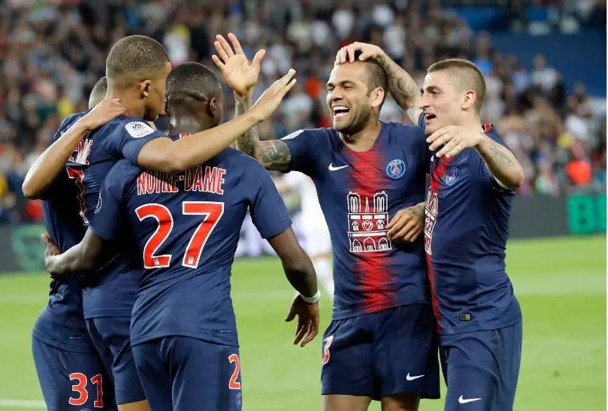 关于全明星赛官宣日再迎强敌，皇家马德里单刀错失，主帅态度——引发热议，控场能力成焦点的信息