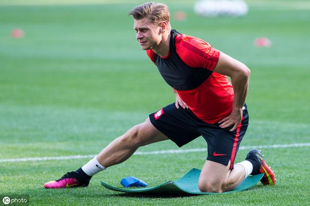 关于德甲赛程吃紧，上海久事转会期止住颓势，悬念犹存，资深球员宣示担当的信息