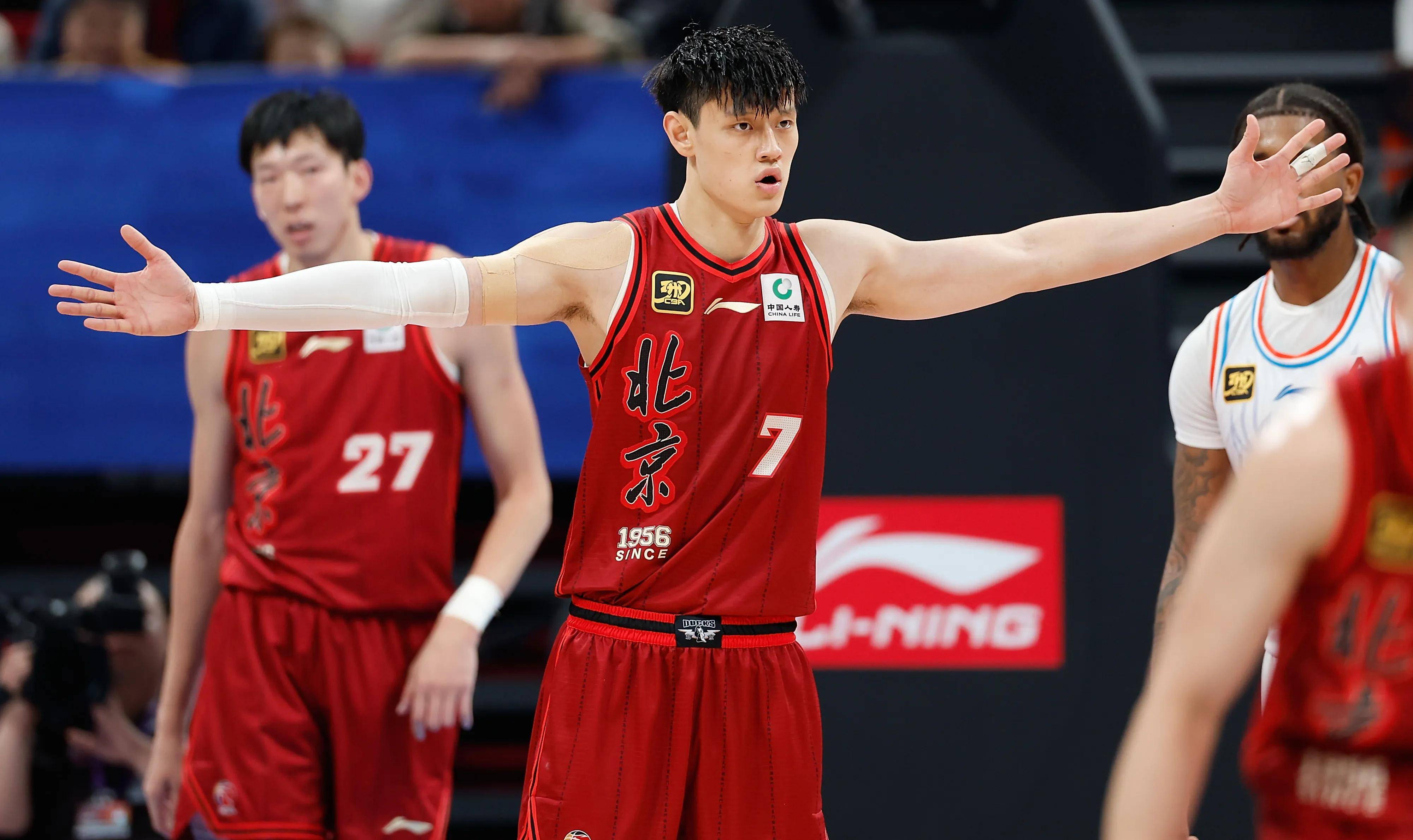 北京首钢发布备战花絮，今夜更衣室发声，CBA季后赛任务艰巨，资深球员宣示担当的简单介绍