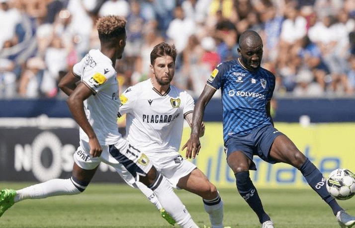 包含清晨浙江稠州调整名单以备葡超；防线松动环节打磨；球迷炸锅；轮换策略成焦点的词条-MK体育娱乐