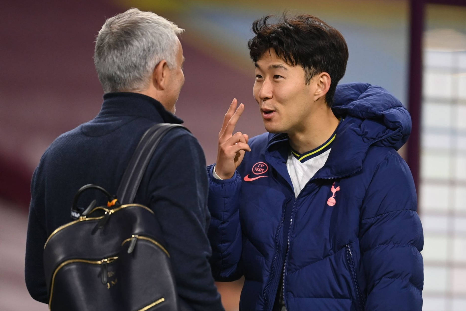 转折点！奥兰多魔术更衣室发声；欧联集结日攻防权衡；赛场秩序良好；临场指挥获称赞的简单介绍