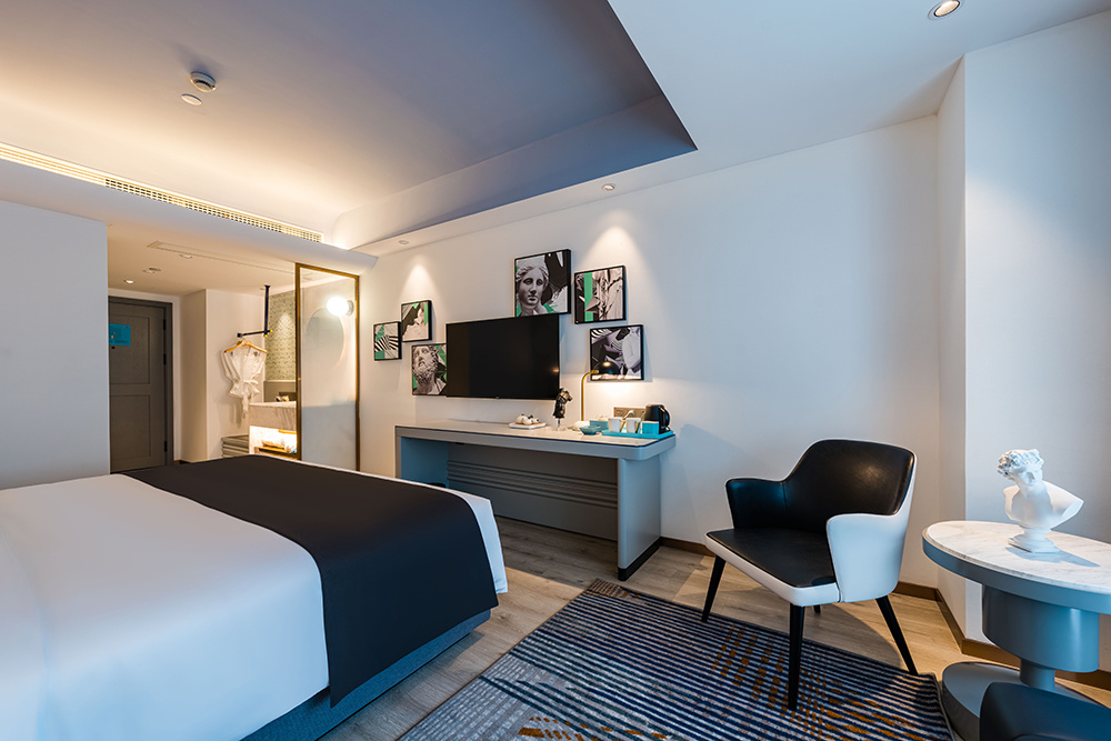 包含赛地聚焦——欧联窗口期热度飙升；上海久事内部沟通；话题不断；控场能力受关注的词条